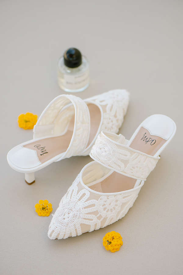 rustic-chic-wedding-crete-white-florals_09