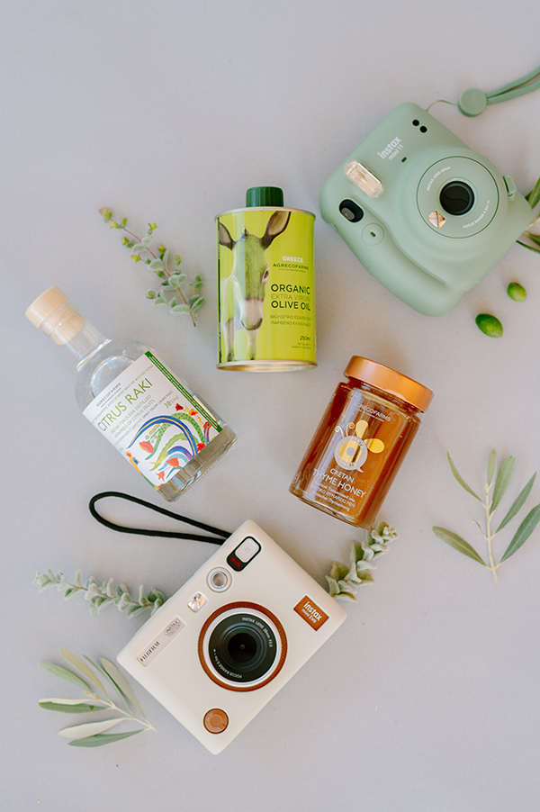 rustic-chic-wedding-crete-white-florals_15