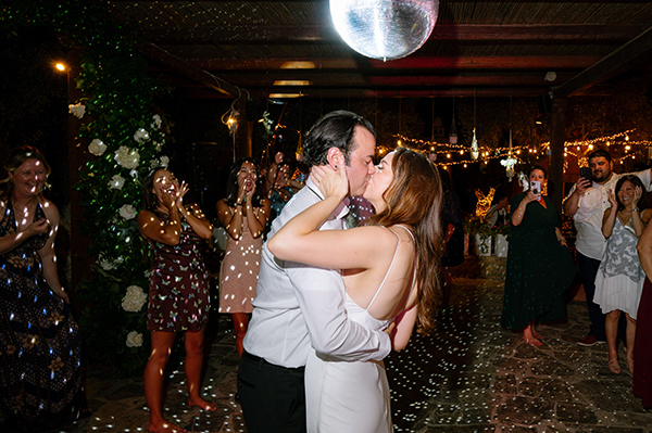rustic-chic-wedding-crete-white-florals_40