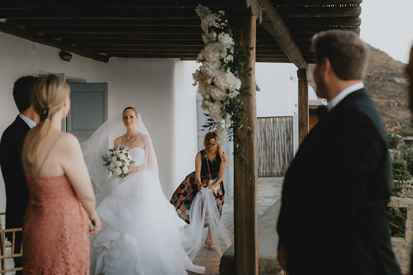 minimal-chic-wedding-in-mykonos_15