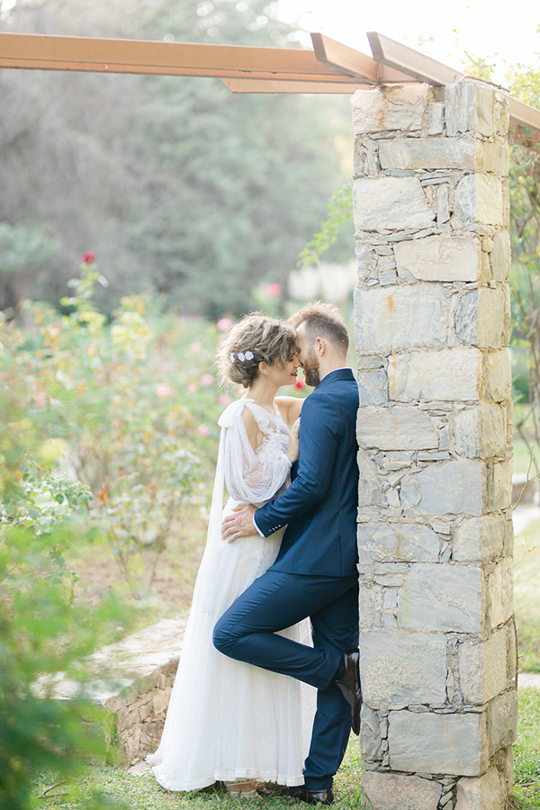 dreamy-blue-and-white-wedding-winery-greece_03