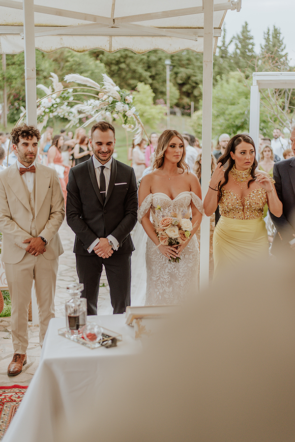 boho-wedding-romantic-details-pale-peach-florals_18