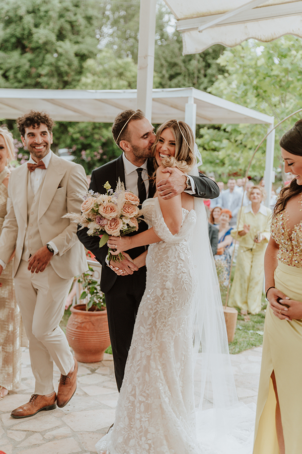 boho-wedding-romantic-details-pale-peach-florals_31