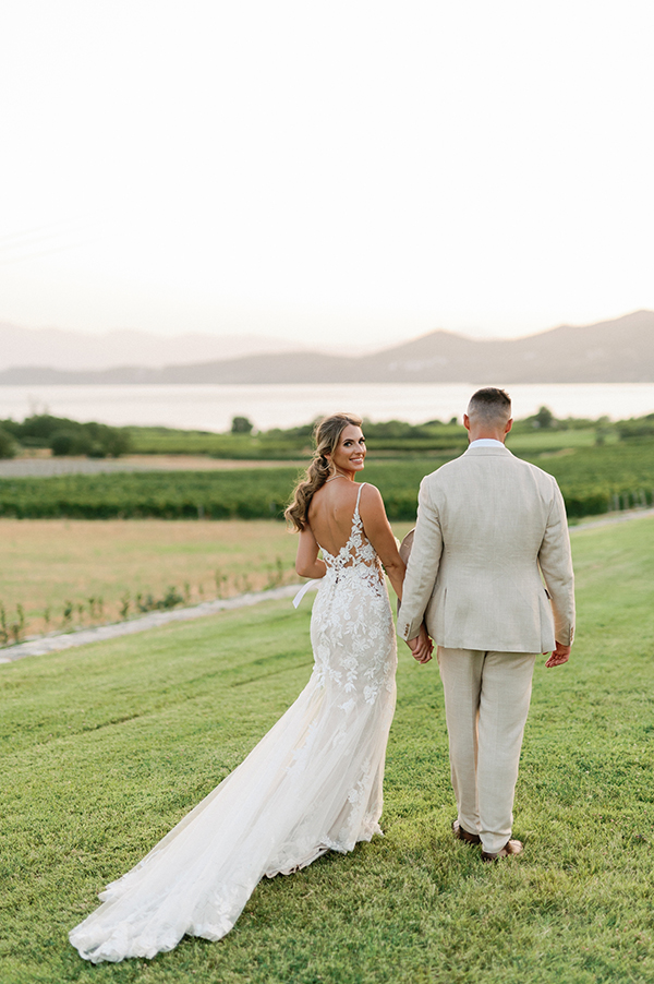 chic-wedding-white-florals-velventos-greece_04