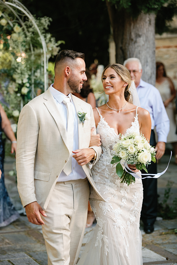 chic-wedding-white-florals-velventos-greece_16