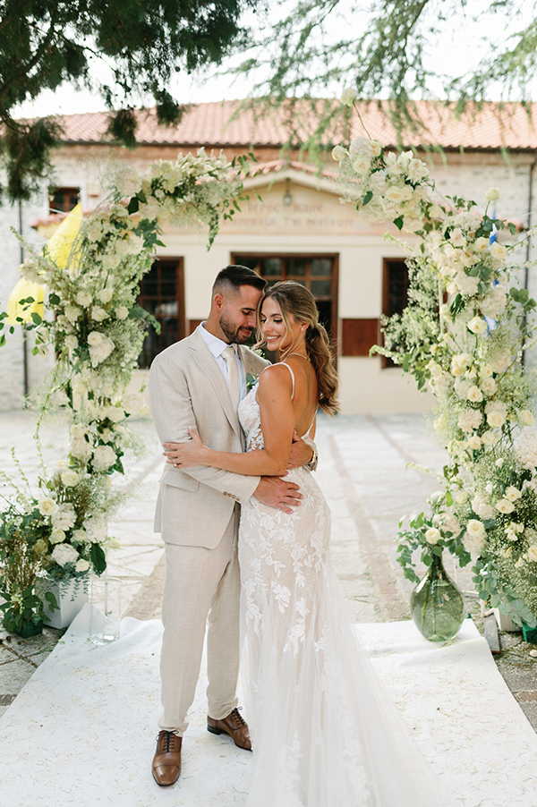 chic-wedding-white-florals-velventos-greece_22