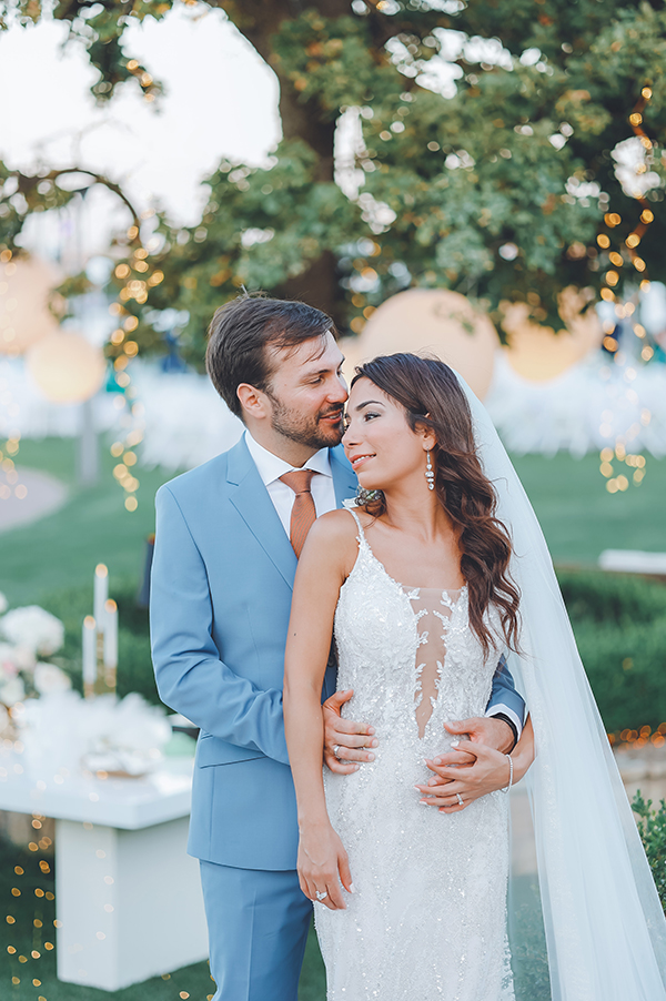 romantic-destination-wedding-gorgeous-florals_02