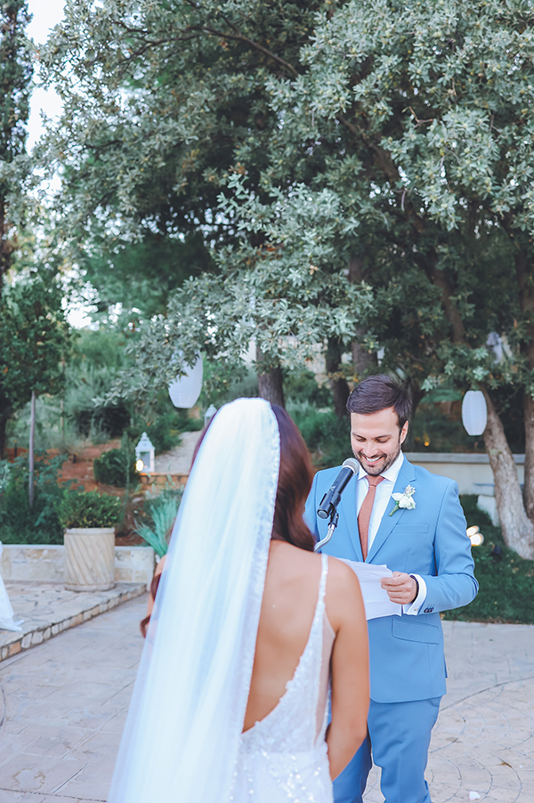 romantic-destination-wedding-gorgeous-florals_18