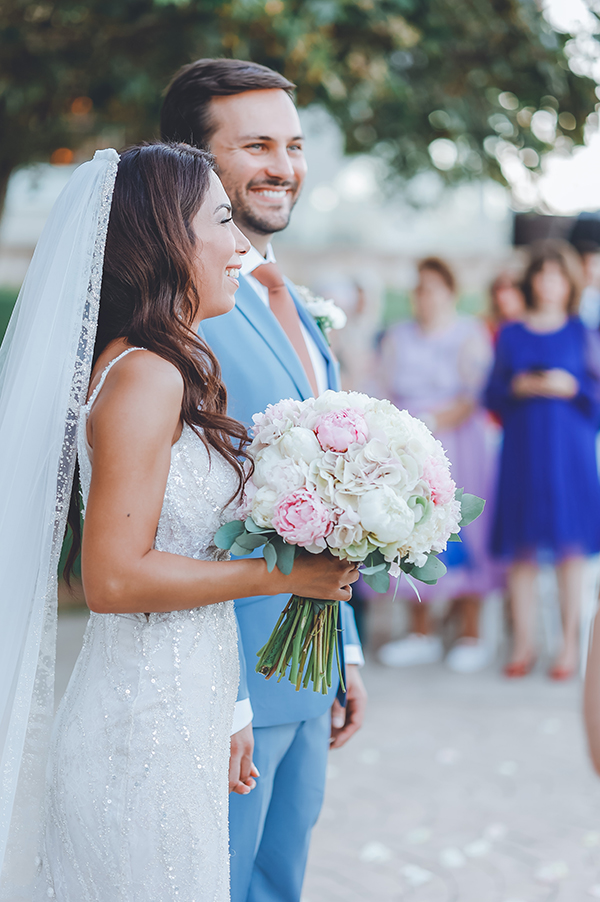 romantic-destination-wedding-gorgeous-florals_19