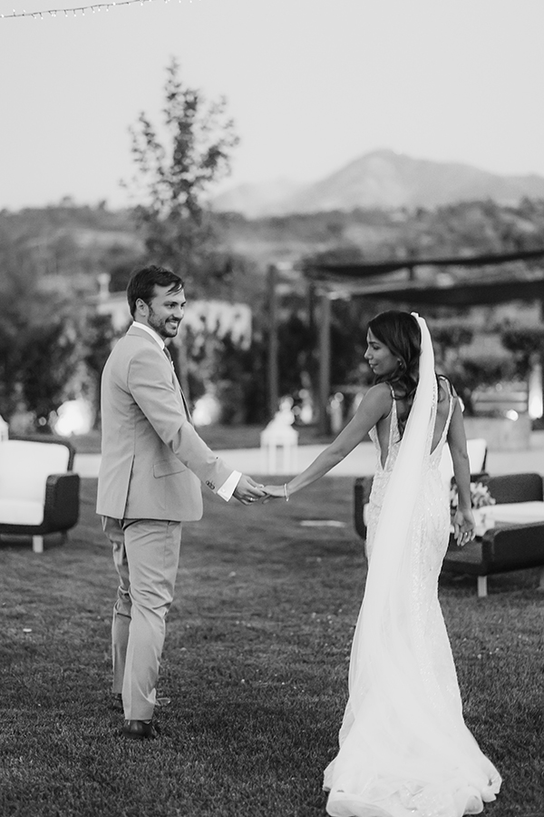 romantic-destination-wedding-gorgeous-florals_25