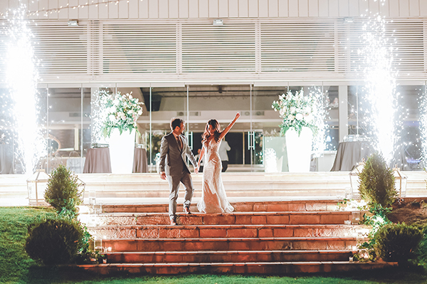 romantic-destination-wedding-gorgeous-florals_26