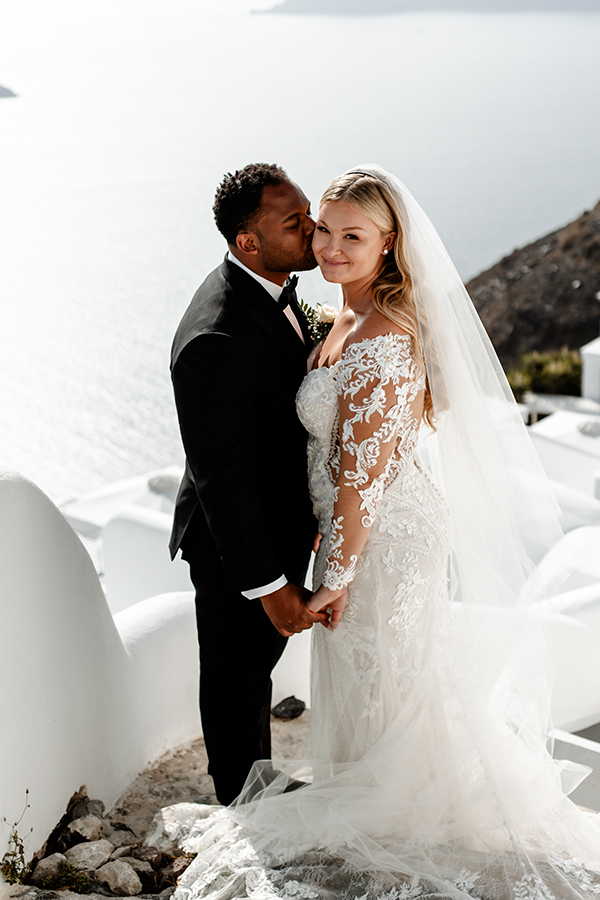 timeless-wedding-santorini-with-lush-flowers_01