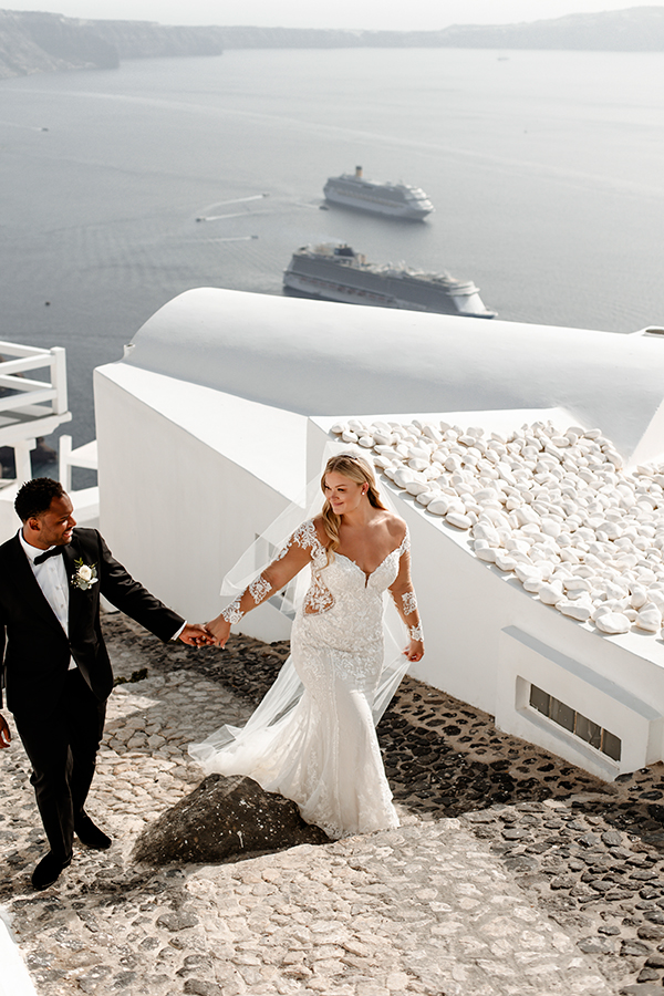 timeless-wedding-santorini-with-lush-flowers_02