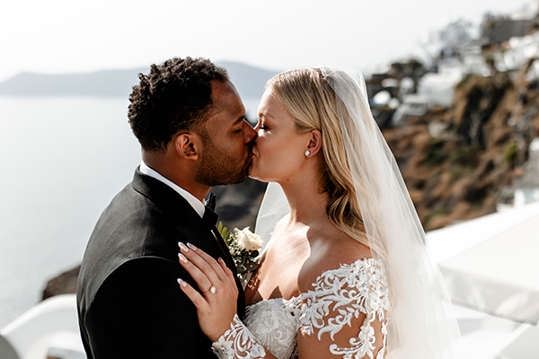 timeless-wedding-santorini-with-lush-flowers_04
