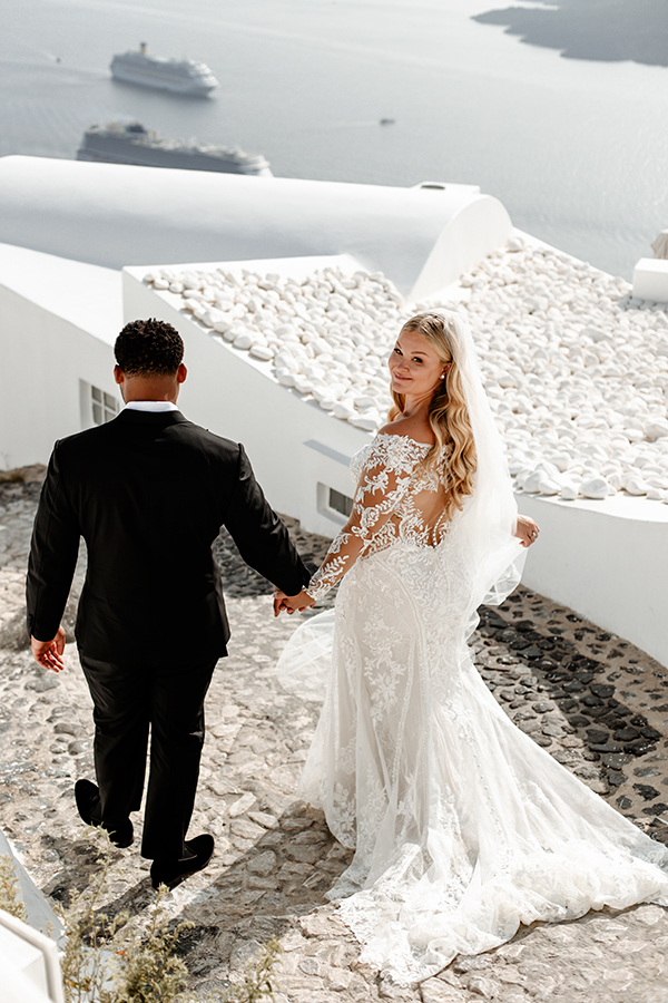 timeless-wedding-santorini-with-lush-flowers_05