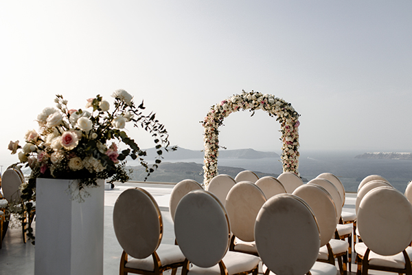 timeless-wedding-santorini-with-lush-flowers_12