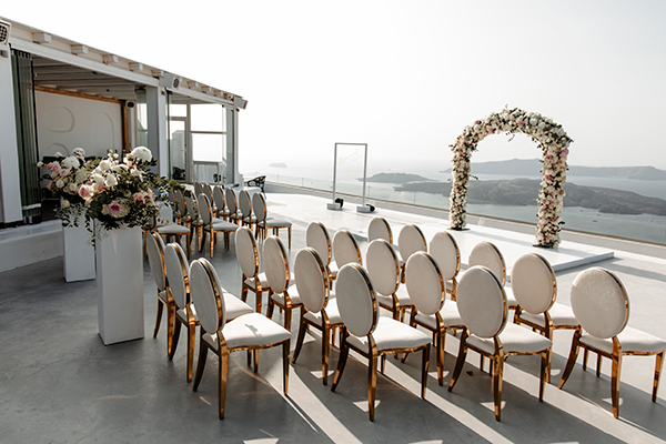 timeless-wedding-santorini-with-lush-flowers_14