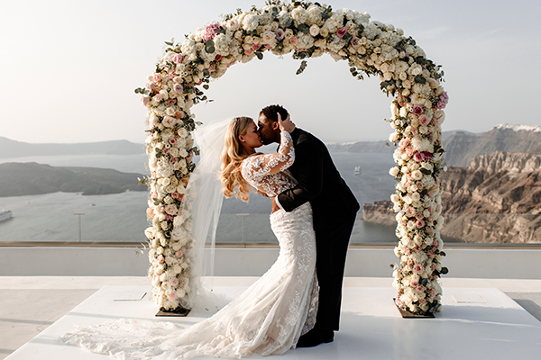 timeless-wedding-santorini-with-lush-flowers_22