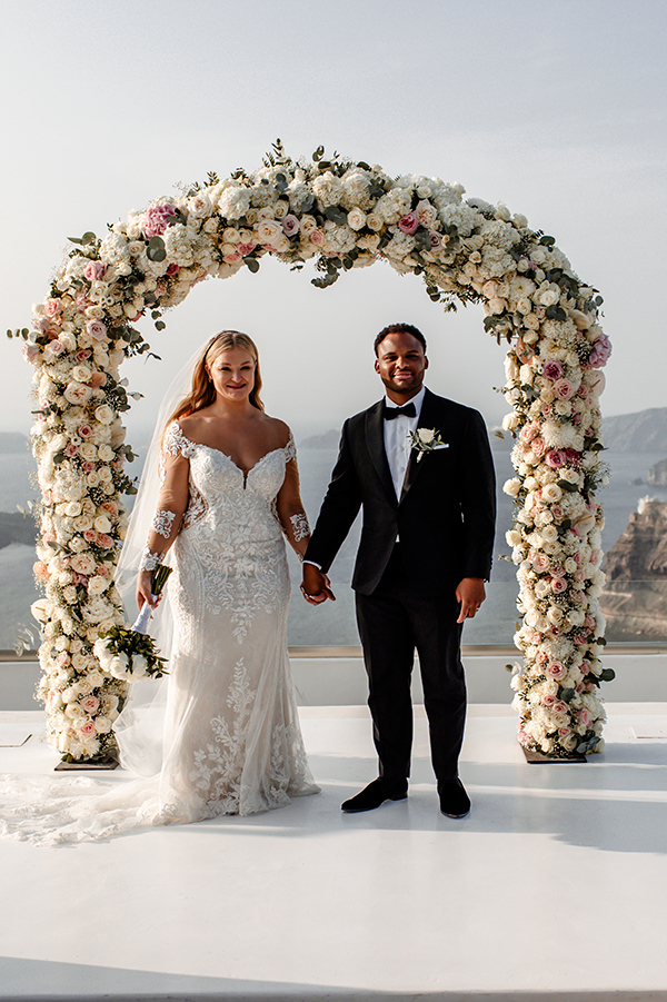 timeless-wedding-santorini-with-lush-flowers_23