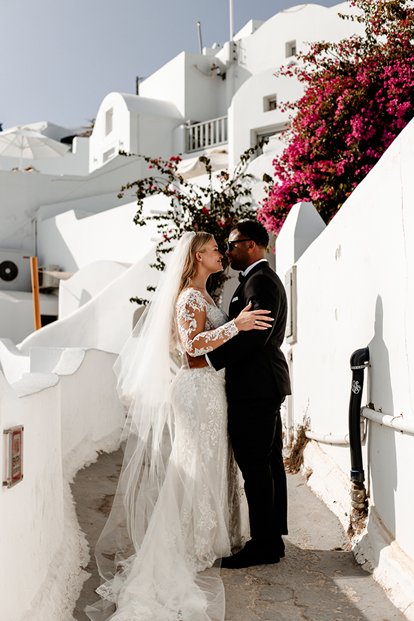 timeless-wedding-santorini-with-lush-flowers_32