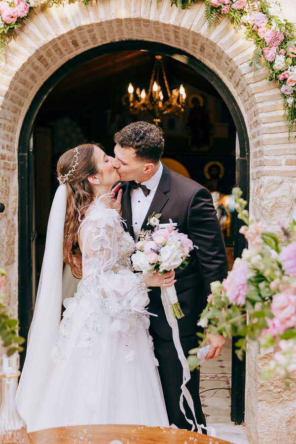 romantic-meets-classic-elegance-spring-wedding-athens_28