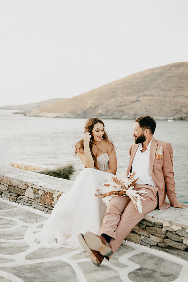 destination-wedding-kythnos-rust-terracota-shades_01