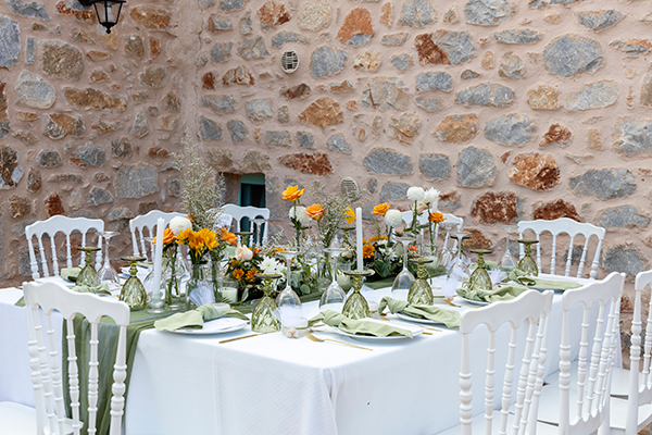 modern-wedding-wonderful-variety-blooms_09