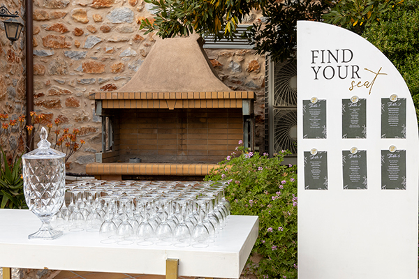 modern-wedding-wonderful-variety-blooms_10