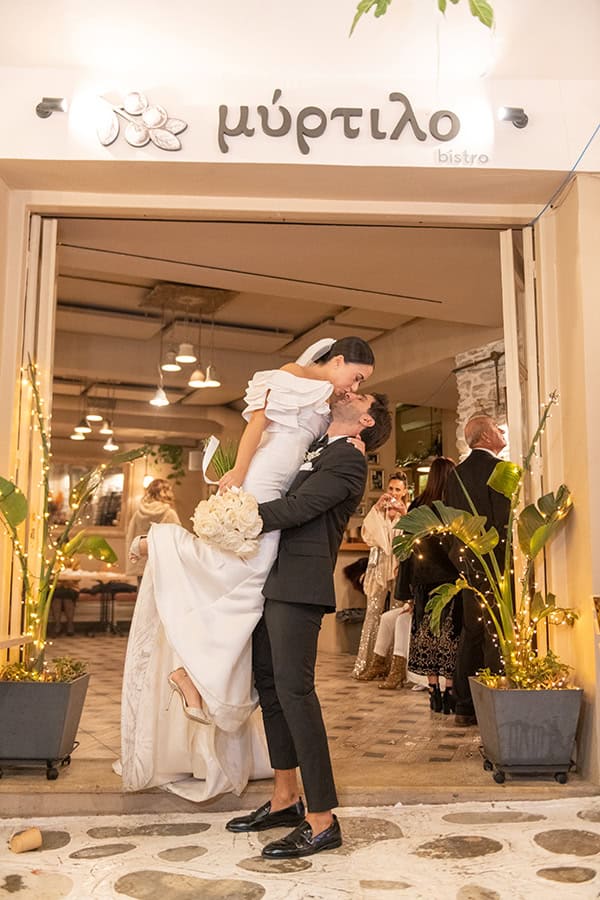 minimal-chic-wedding-tinos-with-dreamy-florals_15