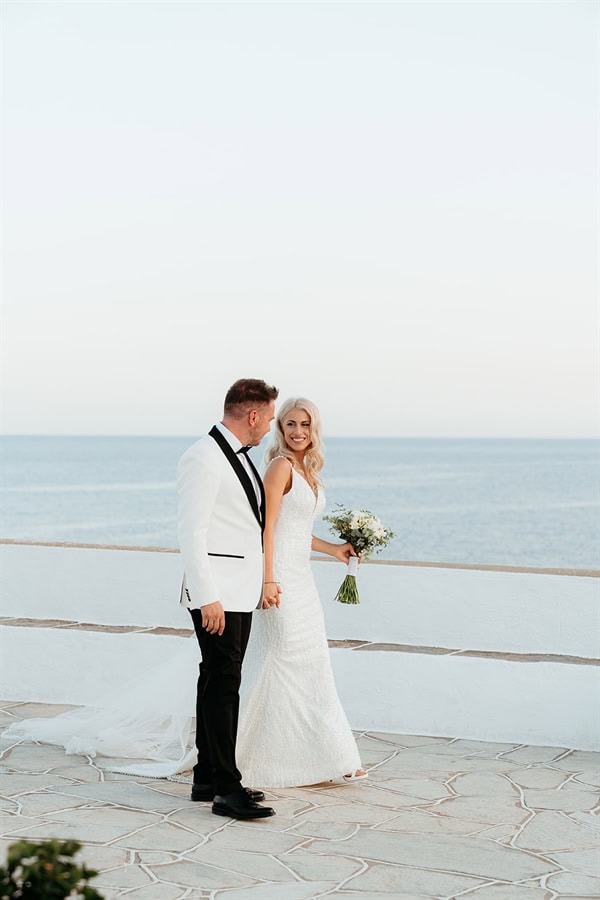 chic summer wedding breathtaking lazarou beach sifnos_28