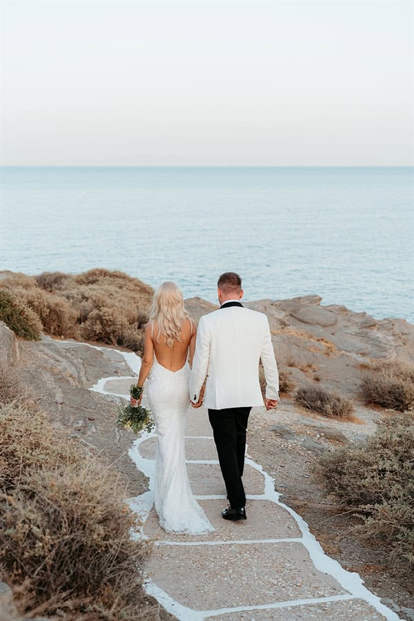 chic summer wedding breathtaking lazarou beach sifnos_30