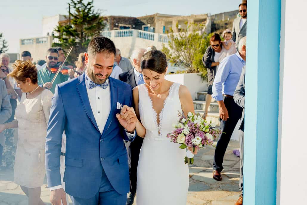 A romantc summer wedding in Santoriny with lilac and ivory roses  | Nantia & Nektarios