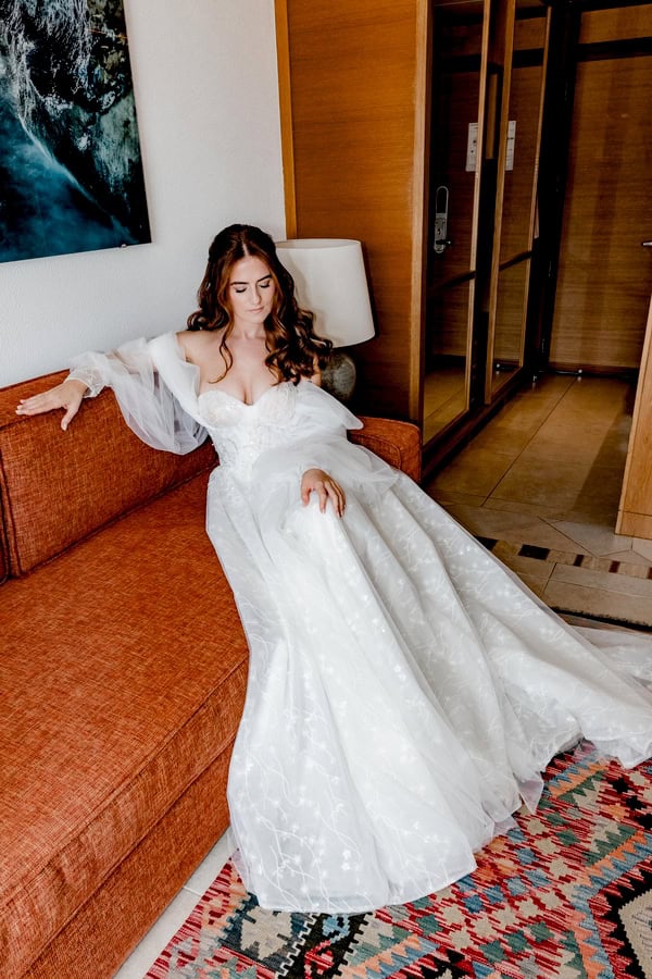 Spring Wedding Columbia Beach Resort Romantic White Terracotta Flowers