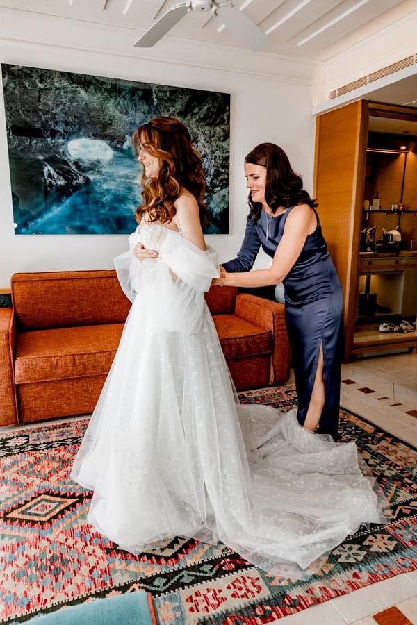 Spring Wedding Columbia Beach Resort Romantic White Terracotta Flowers