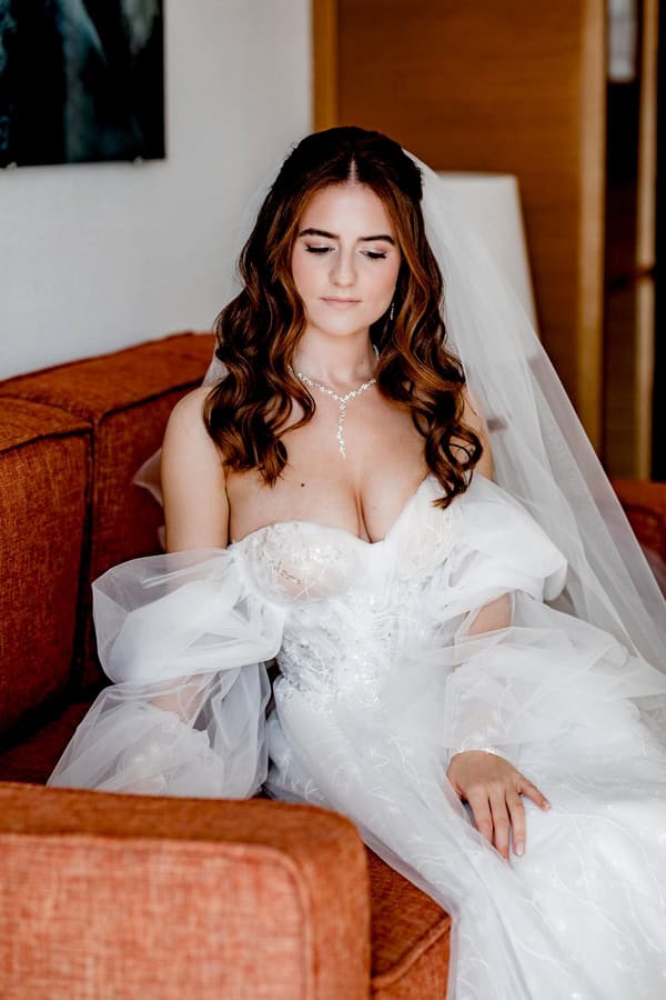 Spring Wedding Columbia Beach Resort Romantic White Terracotta Flowers