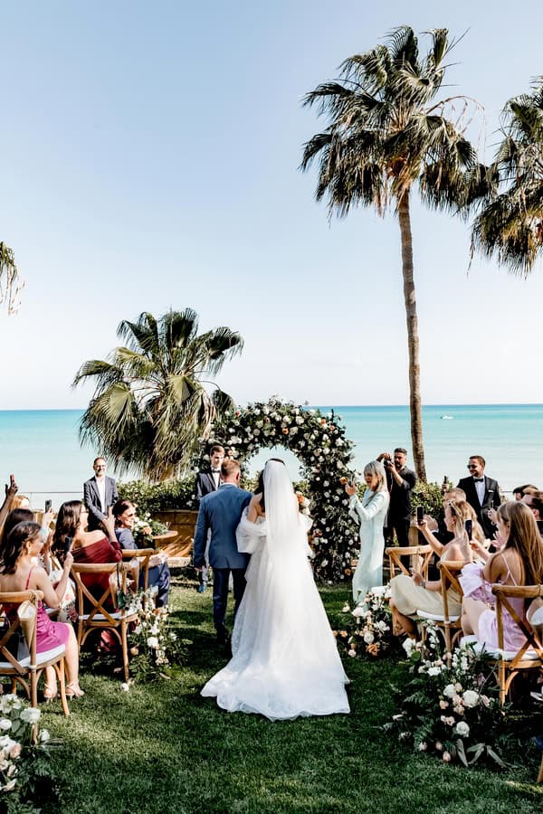 Spring Wedding Columbia Beach Resort Romantic White Terracotta Flowers