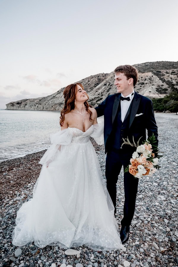 Spring Wedding Columbia Beach Resort Romantic White Terracotta Flowers