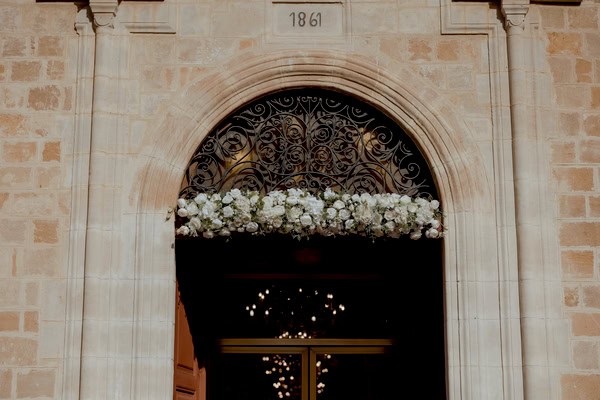 Chic Summer Wedding Nicosia Gorgeous White Flowers