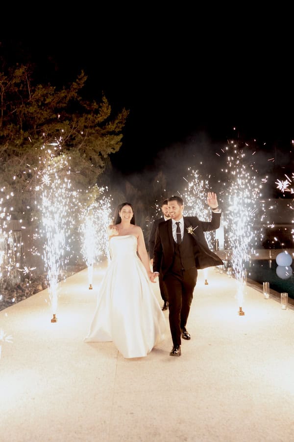 Chic Summer Wedding Nicosia Gorgeous White Flowers