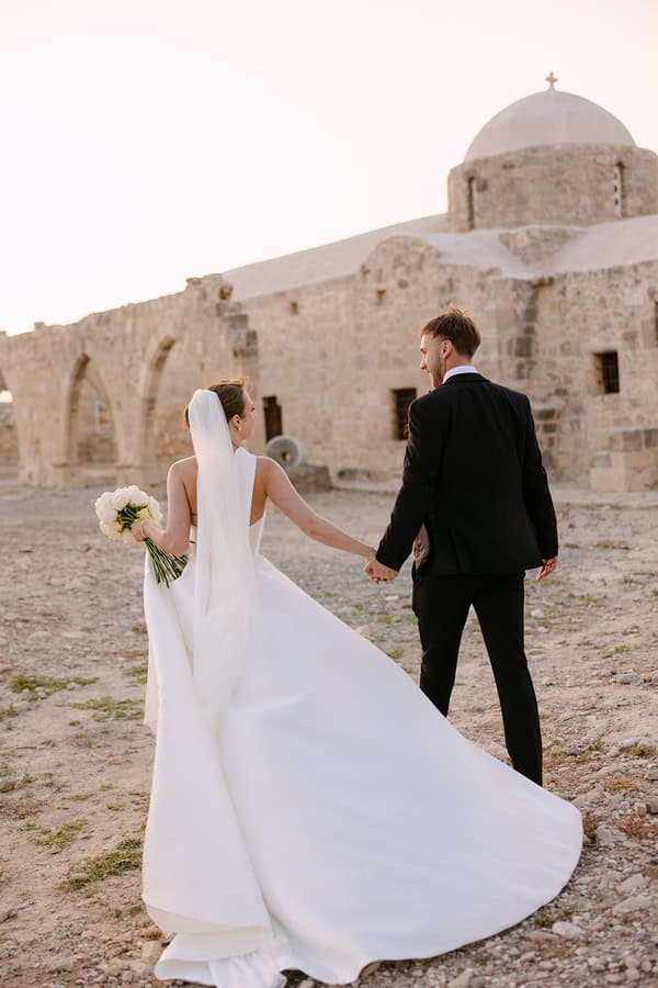 Liopetro Destination Wedding White Flowers