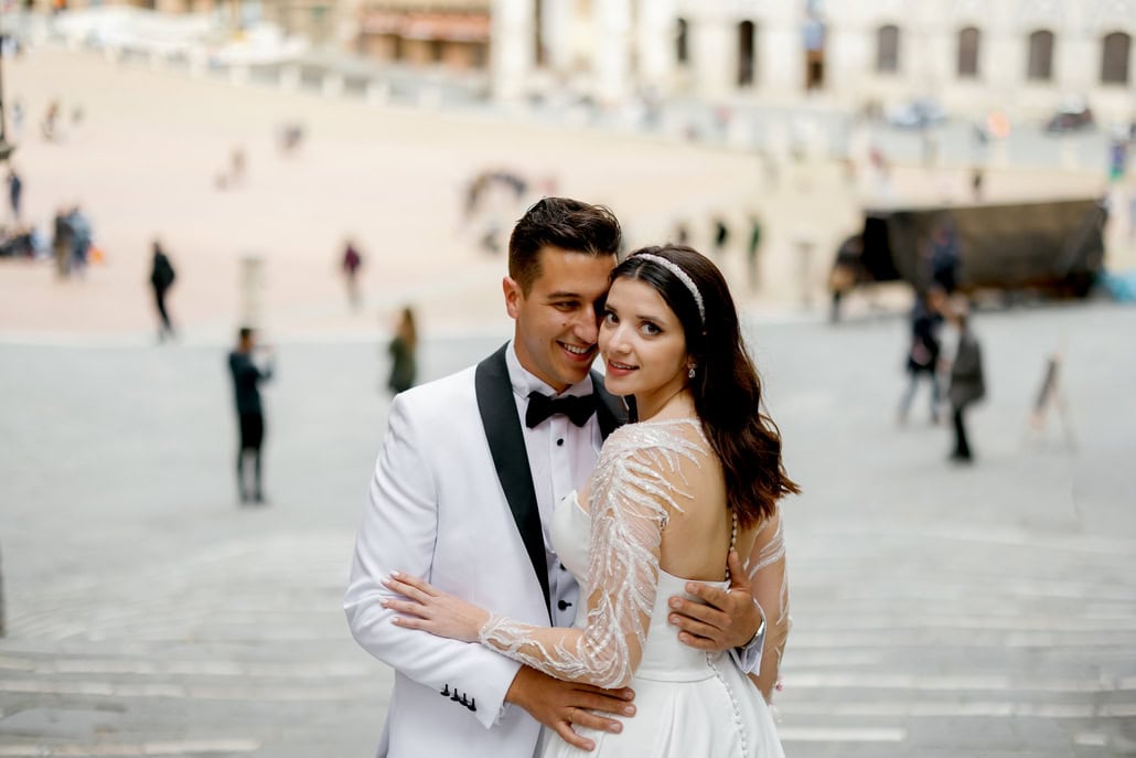 A magical Christmas wedding with burgundy blooms| Flora & Neofytos