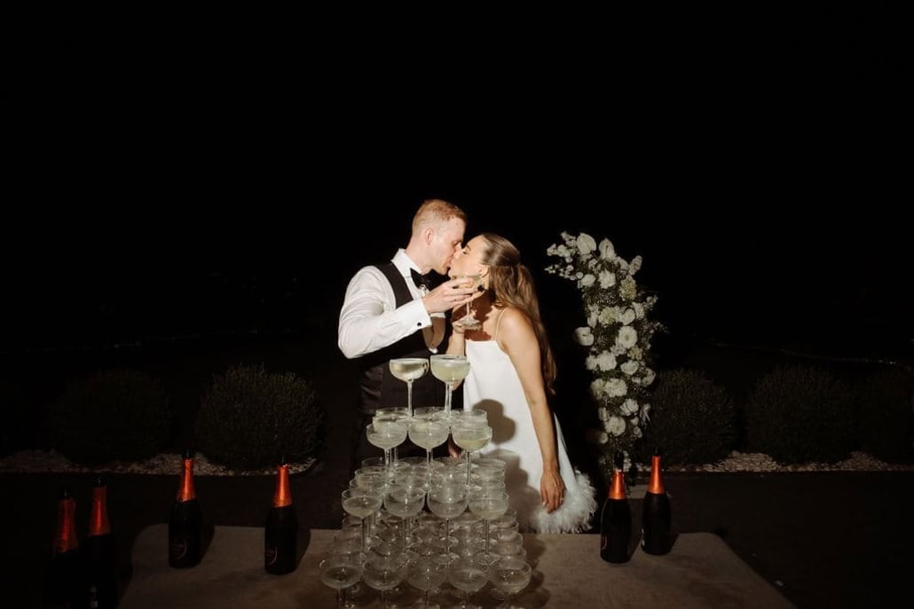 A refined summer wedding at Sea View by En Kipo | Carolin & Till