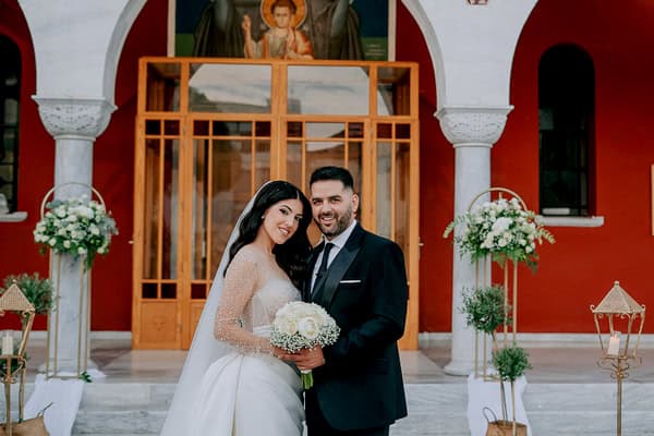 Romantic Wedding In Volos With White Blooms