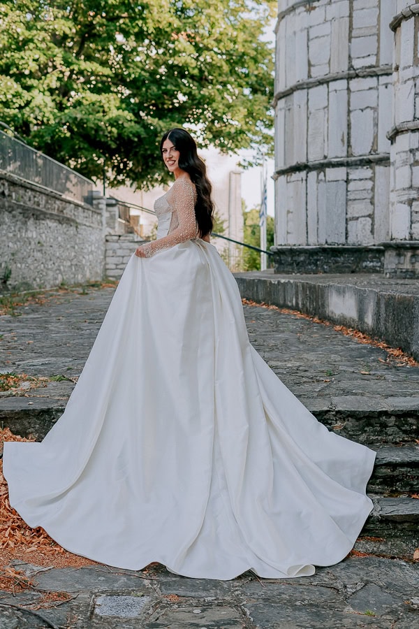 Romantic Wedding In Volos With White Blooms