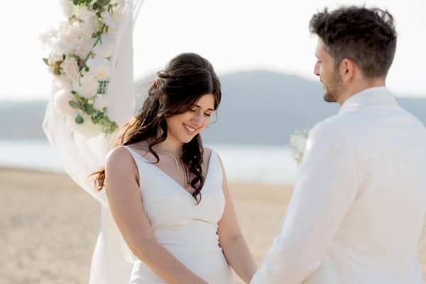 A seaside wedding in Crete with minimal chic details | Theodora & Panagiotis