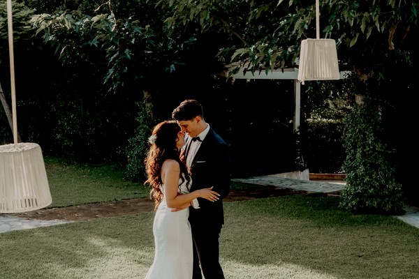 Summer wedding in Athens with timeless white blooms | Natalia & Hlynur