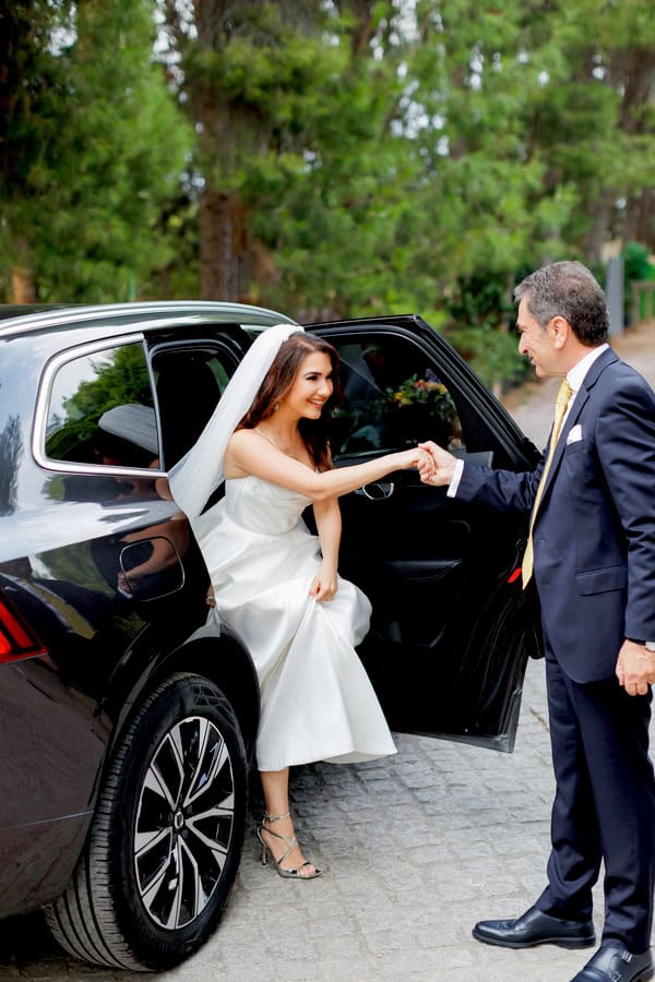 Vibrant Shades Floral Details Romantic Fall Wedding