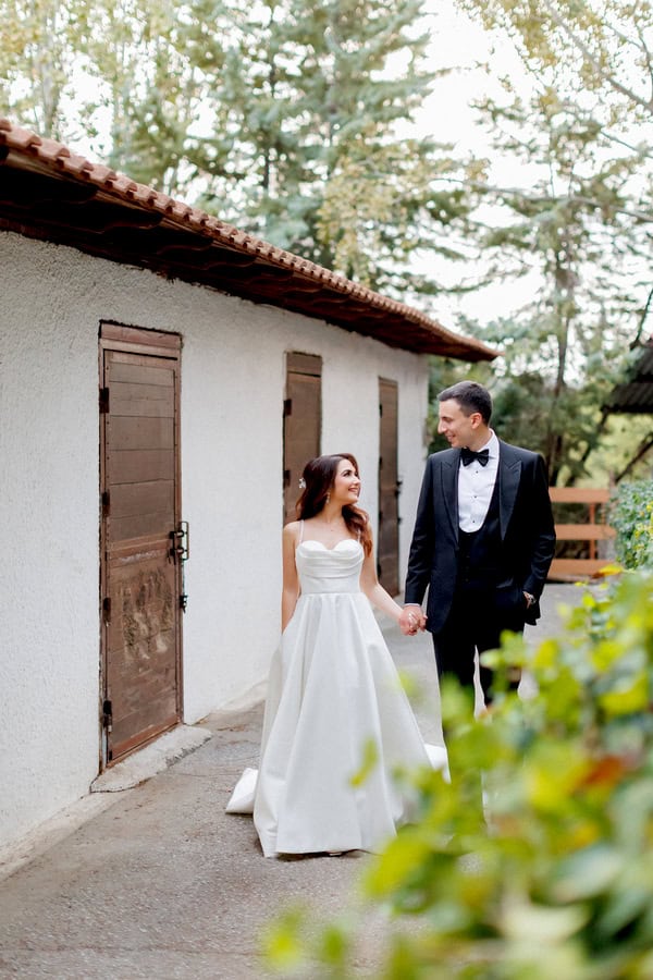 Vibrant Shades Floral Details Romantic Fall Wedding