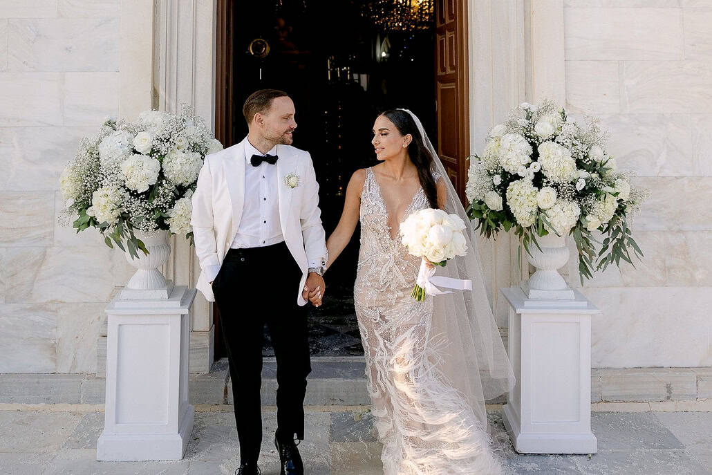Elegant summer wedding in Tinos filled with soft white details | Elisavet & Iasonas
