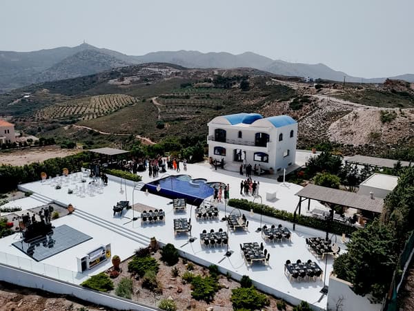 Modern Luxe Wedding Crete Gold Black Details